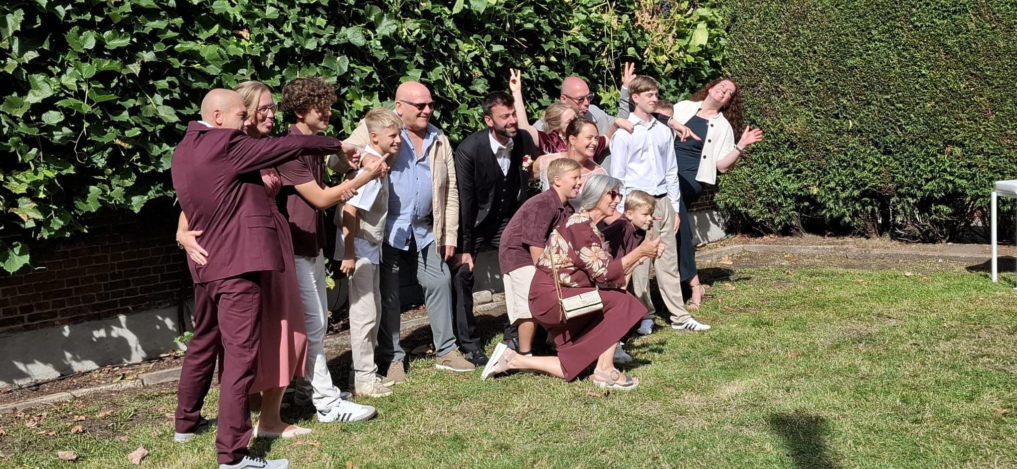 De bloemen aan de ceremonieboog
